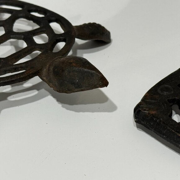 Vintage Cast Iron Fish Trivet and Turtle Trivet - Picture 8 of 13